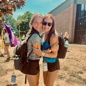 Meet your Posher, Halie